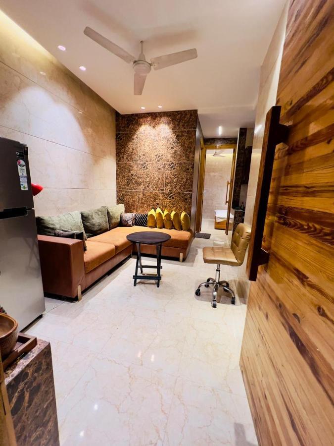 Divine Studios Rajouri Garden New Delhi Exterior photo